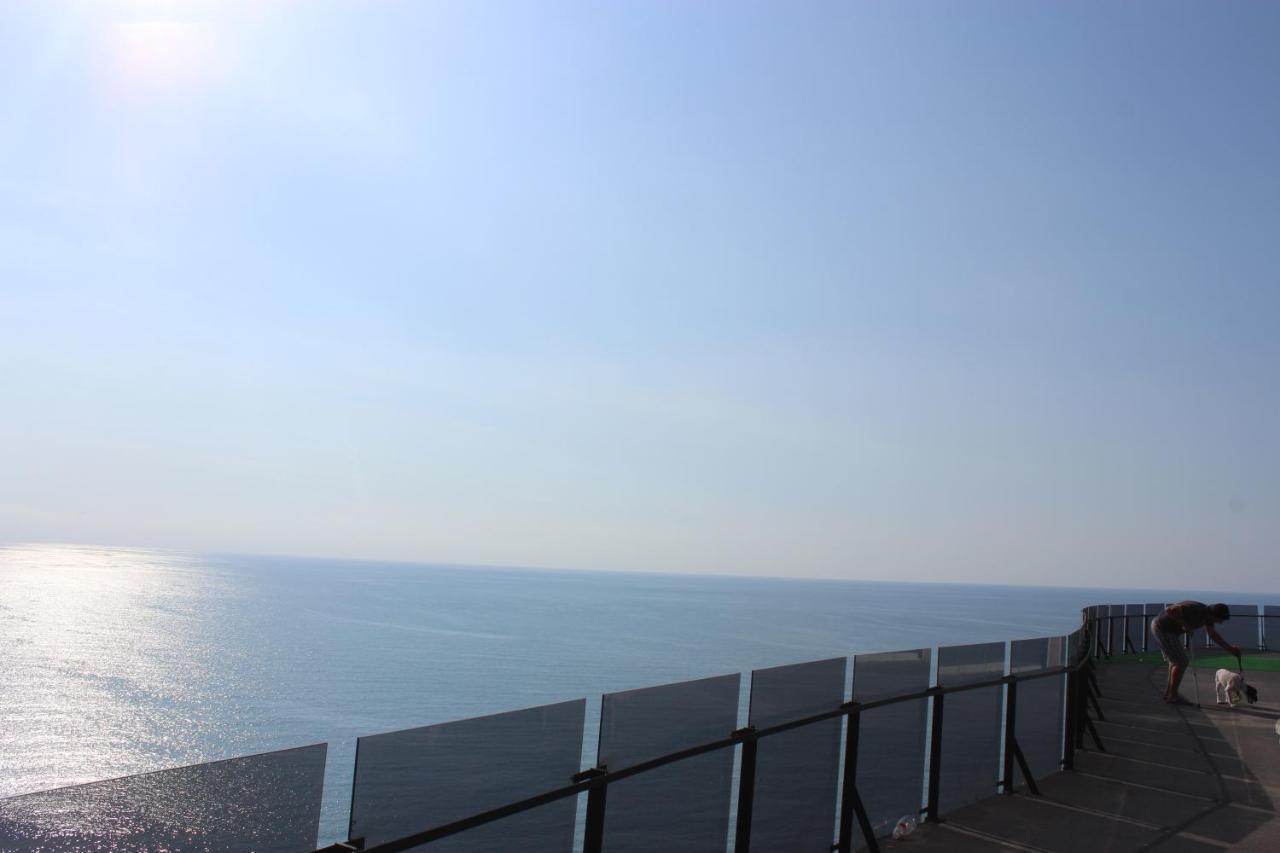 באטומי Apartment On The Back Sea מראה חיצוני תמונה