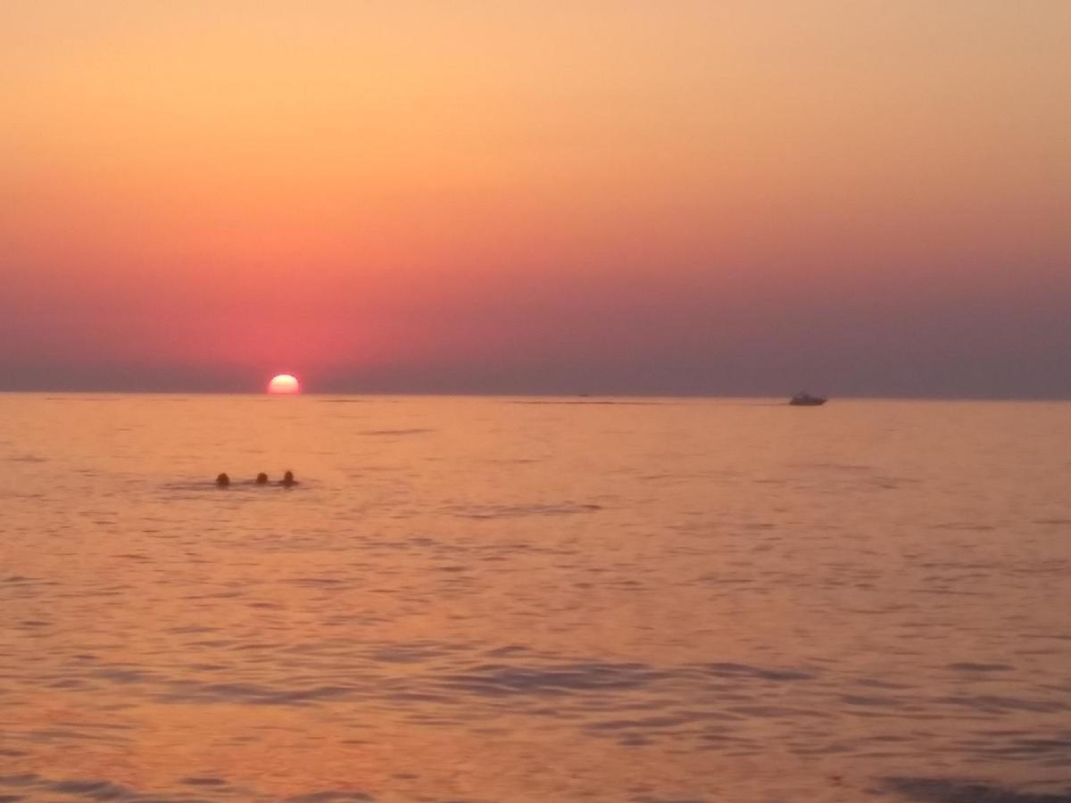 באטומי Apartment On The Back Sea מראה חיצוני תמונה